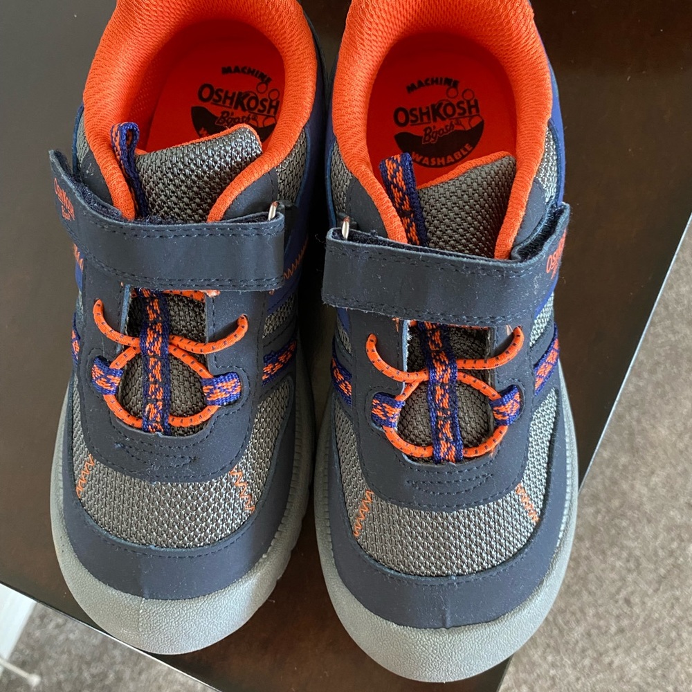 Boys Oshkosh tennis shoe